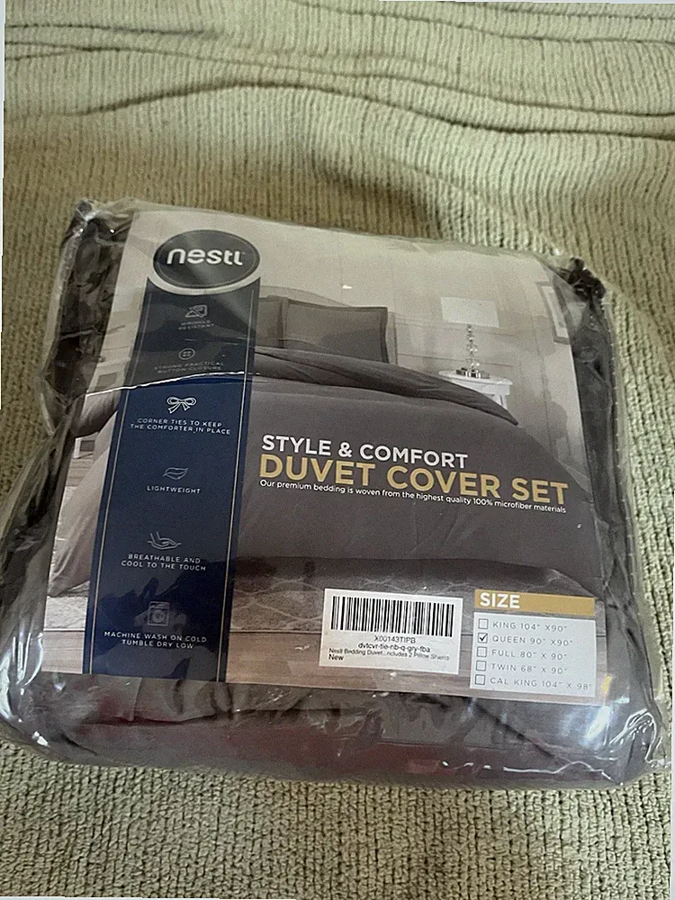 Brand new Nestl queen duvet cover set