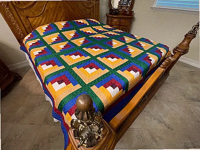 King Size Machine Pieced And Quilted Logcabin quilt #42